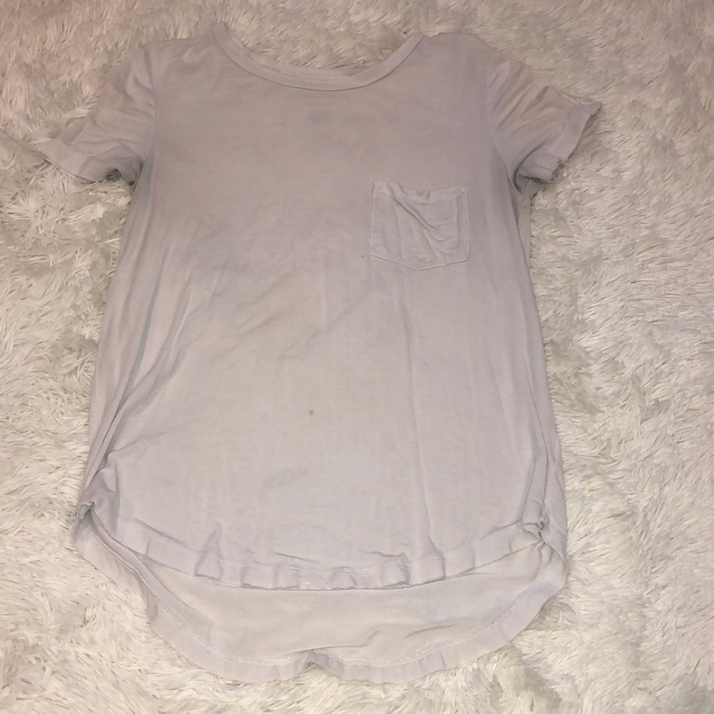 American Eagle women’s size XS white tee w/ pocket